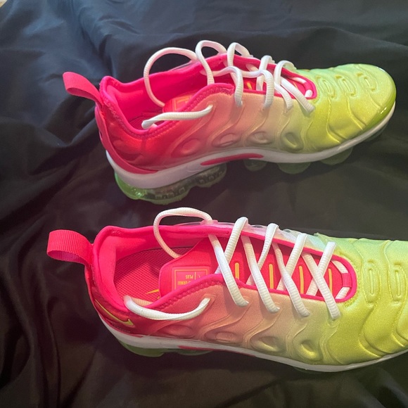 Nike Vapormax size 7( woman’s) never worn - Picture 5 of 7
